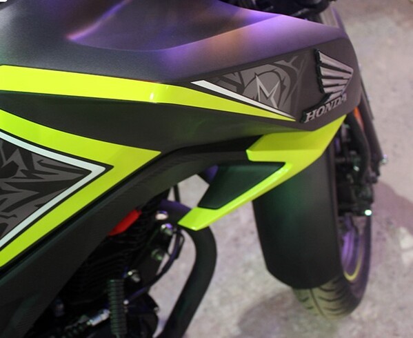 Honda Hornet Tank Side Kit